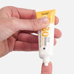 Decathlon Crème Solaire 2 En 1 Visage Et Lèvres - SPF 30 -Surf Soldes Magasin creme solaire 2 en 1 visage et levres spf 30 2