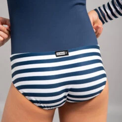 Maillot 1 Pièce Manches Longues Fille MAYA Bleu Marine 12 Maillot 1 Pièce Manches Longues Fille MAYA Bleu Marine -Surf Soldes Magasin maillot 1 piece manches longues fille maya bleu marine 3